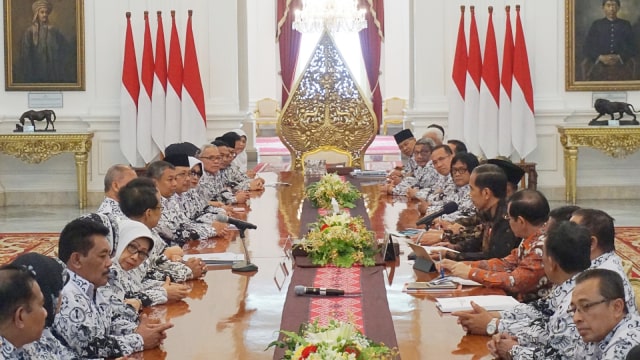 Presiden Joko Widodo terima pengurus PGRI di Istana Merdeka, Jakarta. (Foto: Yudhistira Amran Saleh/kumparan)
