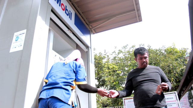 SPBU Mini milik ExxonMobil jual BBM RON 92 seharga Rp 10.900 per liter. (Foto: kumparan)