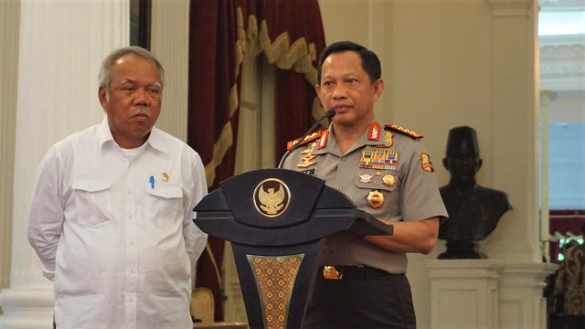 Kapolri Jenderal Tito Karnavian dan Menteri PUPR Basuki Hadimuljono dalam konferensi pers tentang Papua di Istana Merdeka. (Foto: Yudhistira Amran Saleh/kumparan)