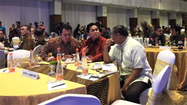 Ketua TKN Jokowi-Ma’ruf, Erick Thohir dan Ketua BPN Prabowo-Sandi, Djoko Santoso di acara rakornas sentra gakkumdu, di Hotel Sultan, Senayan, Jakarta (Foto: Ricad Saka/kumparan)