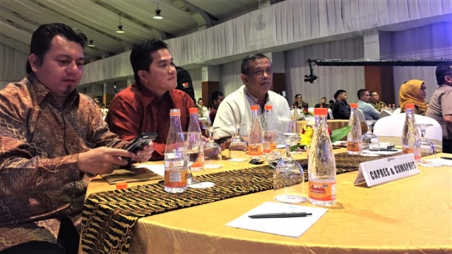 Ketua TKN Jokowi-Ma’ruf, Erick Thohir dan Ketua BPN Prabowo-Sandi, Djoko Santoso di acara rakornas sentra gakkumdu, di Hotel Sultan, Senayan, Jakarta (Foto: Ricad Saka/kumparan)