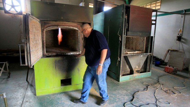 Oven krematorium di pemakaman Taman Eden di Maracaibo, Venezuela. (Foto: REUTERS/Isaac Urrutia)