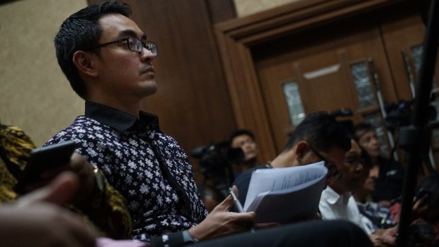 Terdakwa Zumi Zola hadiri sidang putusan di Pengadilan Tindak Pidana Korupsi, Jakarta, Kamis (6/12/2018). (Foto: Jamal Ramadhan/kumparan)