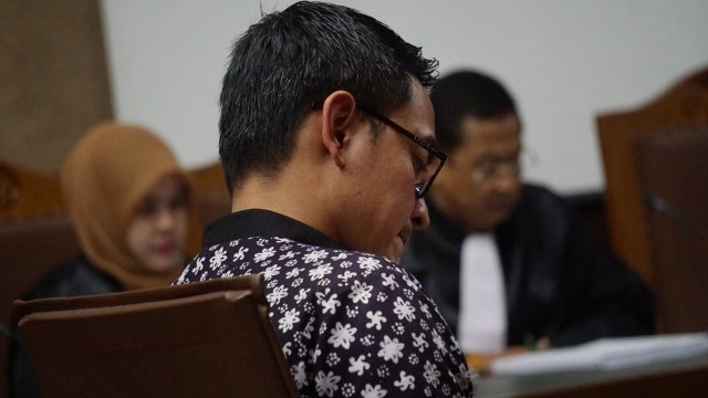 Terdakwa Zumi Zola menjalani sidang putusan di Pengadilan Tindak Pidana Korupsi, Jakarta, Kamis (6/12/2018). (Foto: Jamal Ramadhan/kumparan)