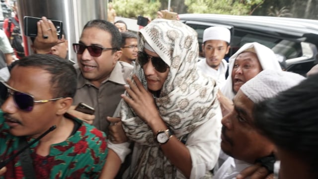 Habib Bahar bin Smith menjalani pemeriksaan di Bareskrim Mabes Polri, Jakarta, Kamis (6/12). (Foto: Nugroho Sejati/kumparan)