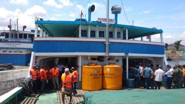 Antisipasi Kecelakaan di Laut, 250 Pelampung Dibagikan ke Nelayan