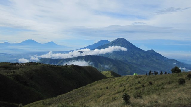 Puncak Gunung Prau, Wonosobo, Jawa Tengah (Foto: Wikimedia Commons)