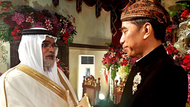 Duta Besar Arab Saudi, Osama bin Mohammed Abdullah Al Shuhaibi, bersama Presiden Jokowi. (Foto: Twitter/@Os_alshuibi)