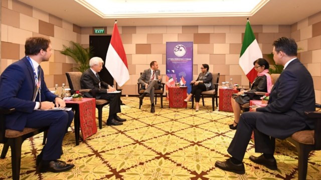 Pertemuan Bilateral Indonesia Italia di BNDCC, Kamis (6/12).  (Foto: Dok Kementerian Luar Negeri)