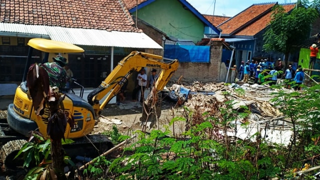 411 Bangunan di Daerah Irigasi Pemali Juana Brebes Dibongkar