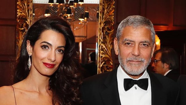 Amal Clooney saat menghadiri acara UN Correspondents Award dengan penghargaan The Global Citizen of the Year. (Foto: adriangrenier/instagram)