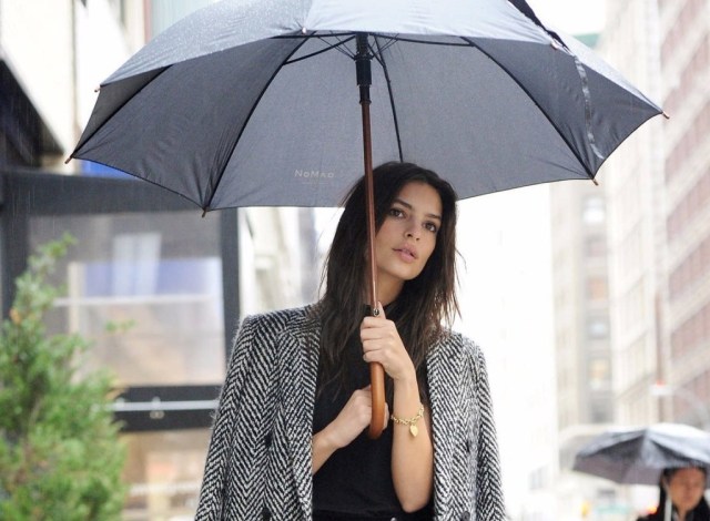 5 Tips Merawat Rambut di Musim Hujan Supaya Nggak Gampang Lepek