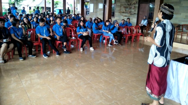 Peserta BDSC Berkunjung ke Desa Penglipuran, Bangli, Bali, Jumat (7/12). (Foto: Darin Atiandina/kumparan)