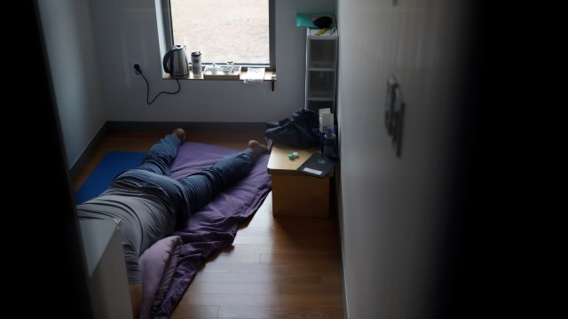 Kamar Tidur di Hotel Prison Inside Me (Foto:  REUTERS/Kim Hong-Ji )