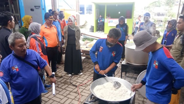 Walikota Bogor Bima Arya di Posko Gabungan tanggulangi bencana puting beliung di Bogor.  (Foto: Dok. Pemkot Bogor)