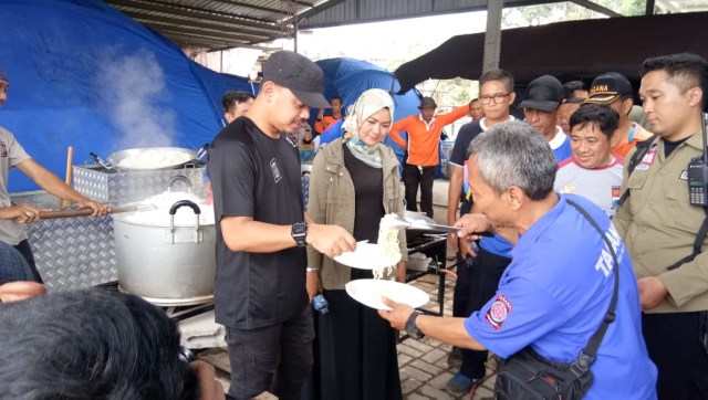 Walikota Bogor Bima Arya di Posko Gabungan tanggulangi bencana puting beliung di Bogor.  (Foto: Dok. Pemkot Bogor)