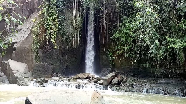 Inilah Keindahan Sumampan Waterfall di Kemenuh Gianyar