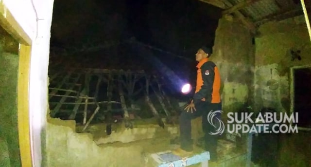 Puting Beliung Terjang Desa Tenjoayu Sukabumi, 2 Rumah Rusak Berat