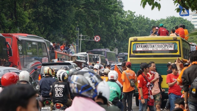 Kepadatan di Jalan Asia Afrika, Senayan. (Foto: Jamal Ramadhan/kumparan)