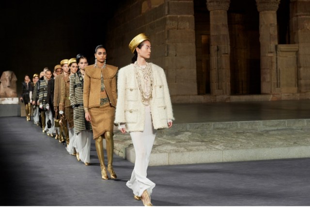 7 Look Terbaik dari Koleksi Chanel Métiers d'art 2019 yang Terinspirasi Mesir Kuno