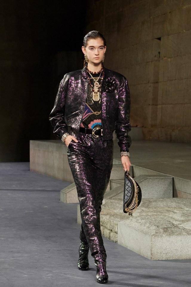 7 Look Terbaik dari Koleksi Chanel Métiers d'art 2019 yang Terinspirasi Mesir Kuno (2)