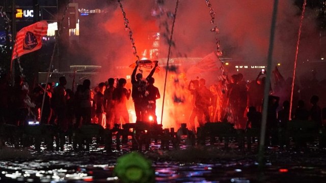 Pendukun Persija Jakarta Lakukan Selebrasi Persija juara Liga 1 2018 di Bundera HI, Jakarta, minggu, (09/12/18). (Foto: Jamal Ramadhan/kumparan)