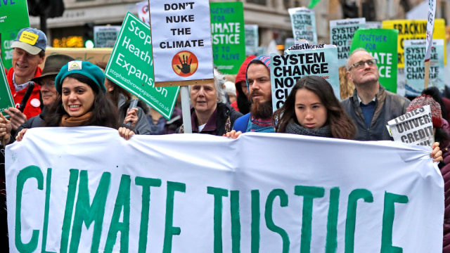 Unjuk rasa perubahan iklim, sebelum konferensi perubahan iklim PBB di Polandia, di London, Inggris, (1/12/2018). (Foto: REUTERS/Peter Nicholls)