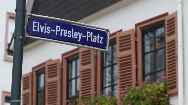Jalan Elvis Presley. (Foto: AFP/Yann Schreiber)