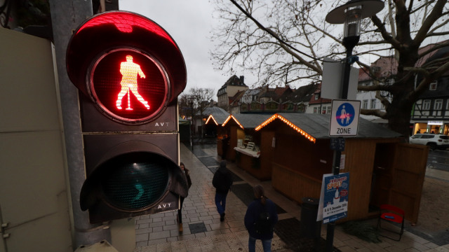 Lampu merah kota Bonn bergambar Elvis Presley. (Foto: AFP/Yann Schreiber)