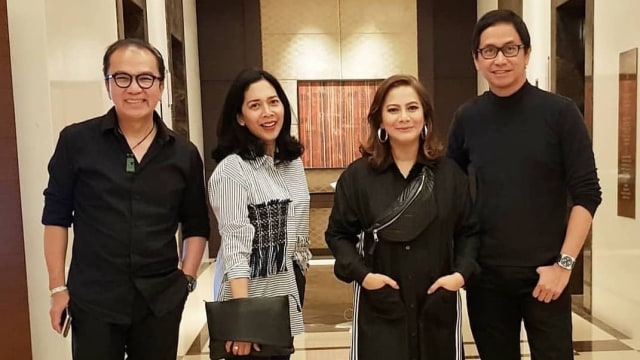 Tantowi Yahya-istri dan Addie MS-istri, (Foto: Instagram @tantowiyahyaofficial.)