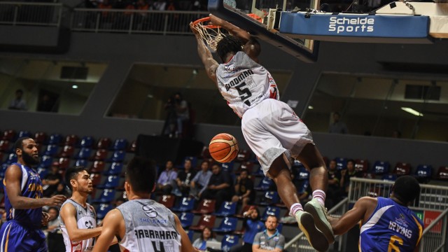 Savon Goodman di laga Stapac Jakarta vs Bogor Siliwangi, IBL 2018/19. Foto: ANTARA FOTO/Hafidz Mubarak A/ama.