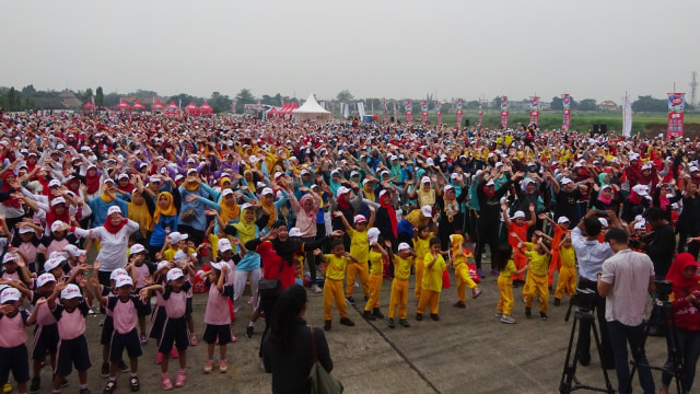 Ribuan anak dan ibu zumba bersama. (Foto: Dok. Morinaga)