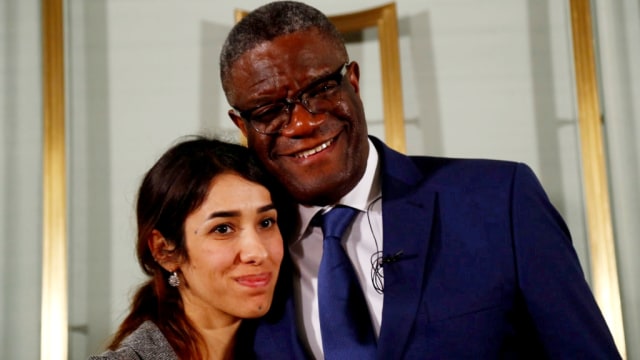 Nadia Murad (kiri) dan Dr. Denis Mukwege (kanan). (Foto: Reuters/Heiko Junge)