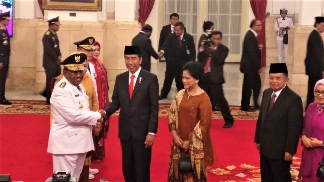 Presiden Jokowi melantik Gubernur Riau dan Gubernur Bengkulu di Istana Negara, Jakarta. (Foto: Jihad Akbar/kumparan)