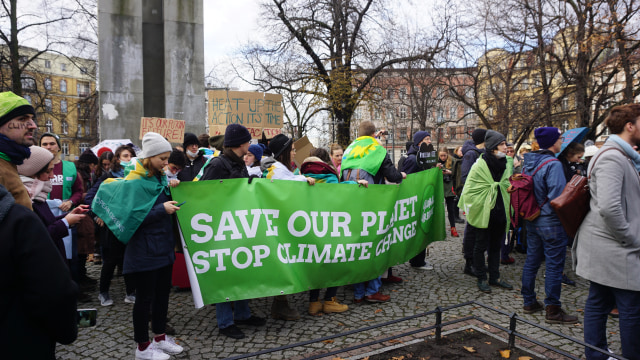 Turun ke Jalanan di Polandia Demi Kampanyekan Masalah Perubahan Iklim (4)