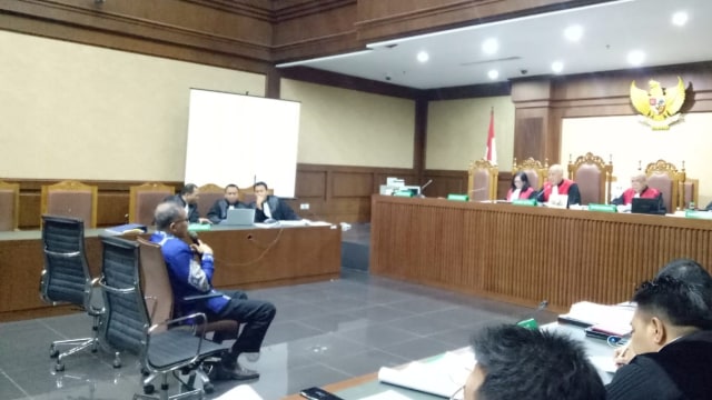 Pelaksana tugas (Plt) Gubernur Aceh, Nova Iriansyah menjadi saksi untuk terdakwa Gubernur Aceh nonaktif Irwandi Yusuf di Pengadilan Tipikor Jakarta. (Foto: Adhim Mugni/kumparan)