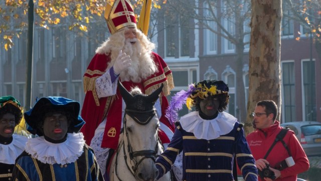 Ditemani Zwarte Piet, Sinterklaas mengendarai kuda  (Foto: Shutter Stock)
