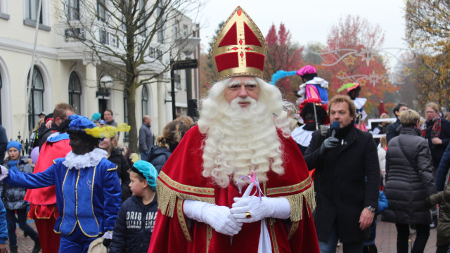 Sinterklaas sedang berparade dalam acara Arrival of Saint Nicholas di Belanda (Foto: Flickr/David van Mill)