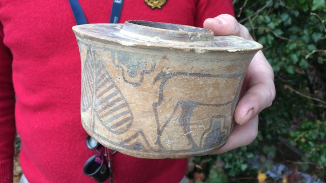 Penampakan wadah tembikar 4.000 tahun. (Foto: Hansons Auctioneers)