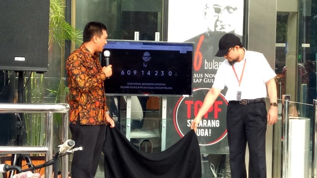 Peluncuran jam waktu pengingat penyerangan Novel Baswedan di Gedung KPK, Jakarta, Selasa (11/12). (Foto: Apriliandika Hendra/kumparan)
