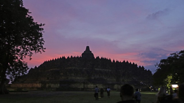 Menanti matahari terbit dari Candi Borobudur (Foto: Aria Sankhyaadi/kumparan)