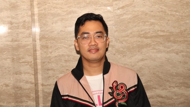 Dennis Adhiswara di jumpa pers film Milly & Mamet (Foto: Munady Widjaja)