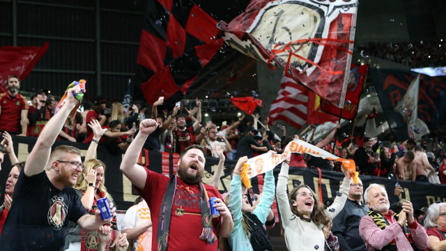 Suporter Atlanta United merayakan gol. (Foto: USA Today/Reuters/Adam Hagy)
