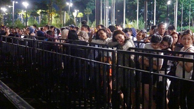 Antrean penonton konser musik MLTR di Istora Senayan, Jakarta. (Foto: Jamal Ramadhan/kumparan)