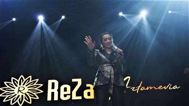 Penampilan Reza Artamevia pada World Music Festival 2018 di Istora Senayan, Jakarta, Senin (11/12/2018). (Foto: Jamal Ramadhan/kumparan)