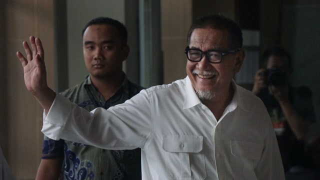 Mantan Wakil Gubernur Jawa Barat Deddy Mizwar tiba di Gedung KPK, Jakarta, Rabu (12/12). (Foto: Jamal Ramadhan/kumparan)