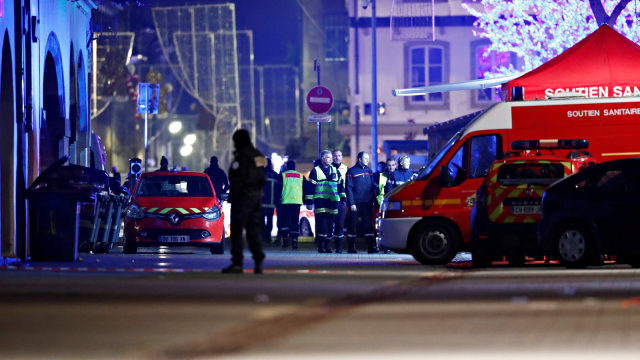 Suasana di lokasi penembakan di Strasbourg, Prancis, Selasa (11/12/2018).  (Foto: REUTERS/Christian Hartmann)