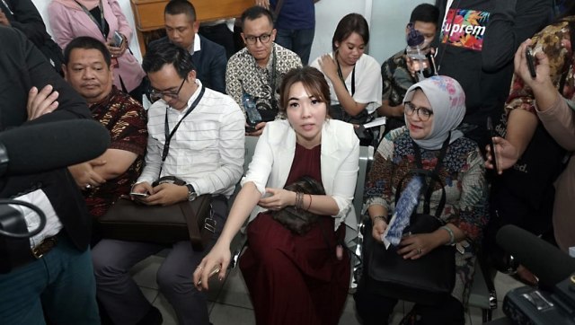 Gisella Anastasia saat berada di Pengadilan Negeri Jakarta Selatan. (Foto: Helmi Afandi Abdullah/kumparan)