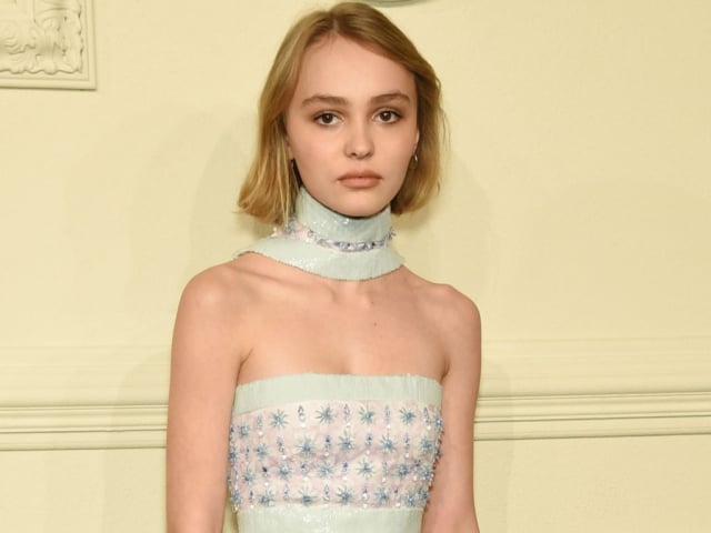 Inspirasi Gaya Rambut ala Lilly-Rose Depp yang Cocok Buat Cewek Berdahi Lebar dan Rambut Tipis (1)