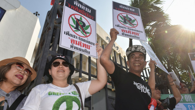 Aktivis Thailand kampanye untuk legalisasi marijuana medis di Bangkok, Thailand. (Foto: REUTERS/Panumas Sanguanwong)
